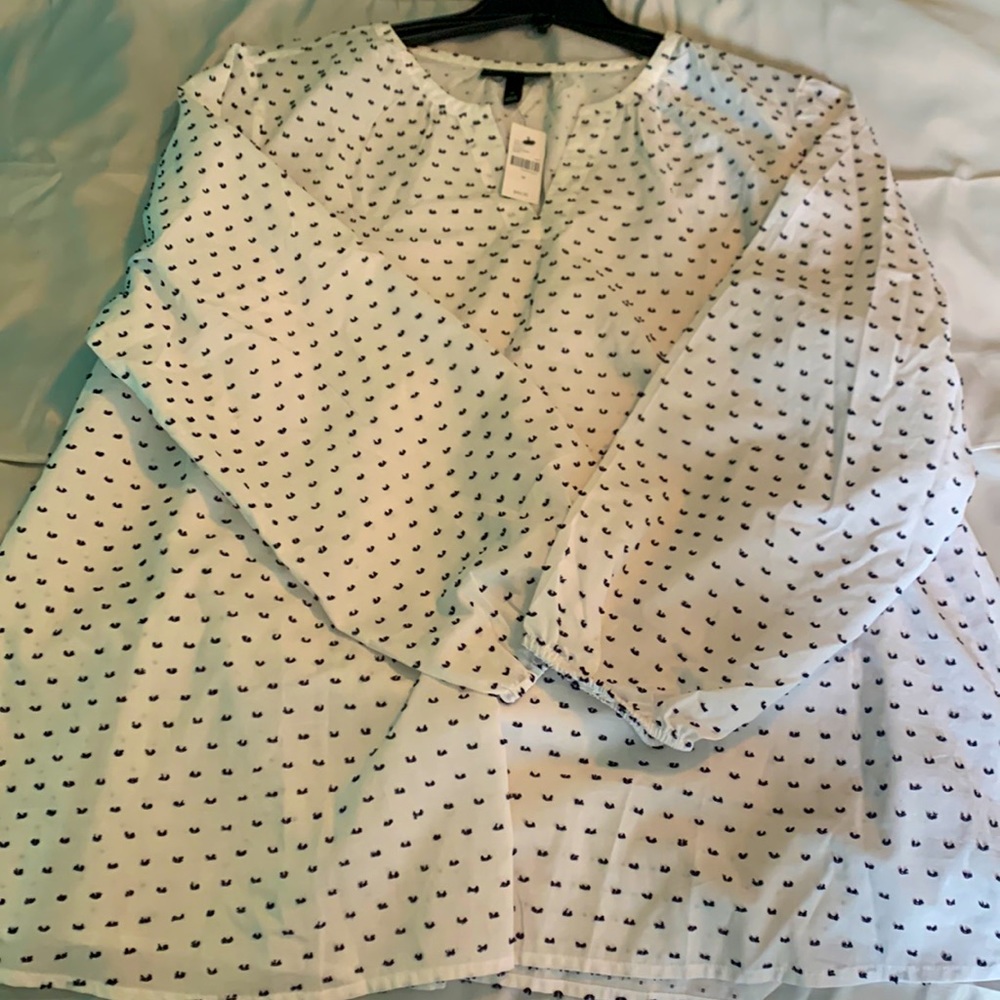 Lane Bryant soft cotton white and navy stitch top. NTW size 26